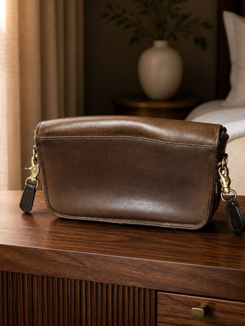 VINTAGE Coach Brown Leather Turnlock Shoulder Bag with Gold Hardware - Picture 3 of 9